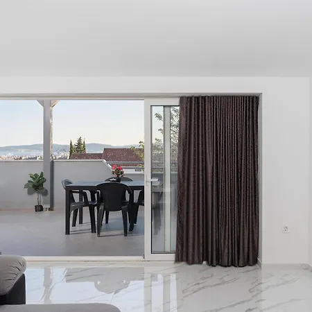 Skyline アパート ザダル